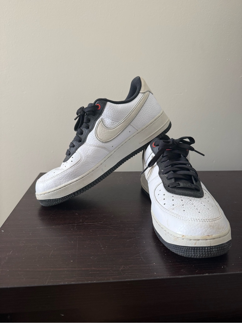 Nike Men’s White and Black Low-Top Sneakers - Air Force 1 Low '07 LX Crane